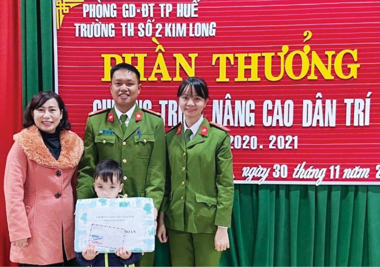 Tiếp sức cho trẻ em nghèo đến trường