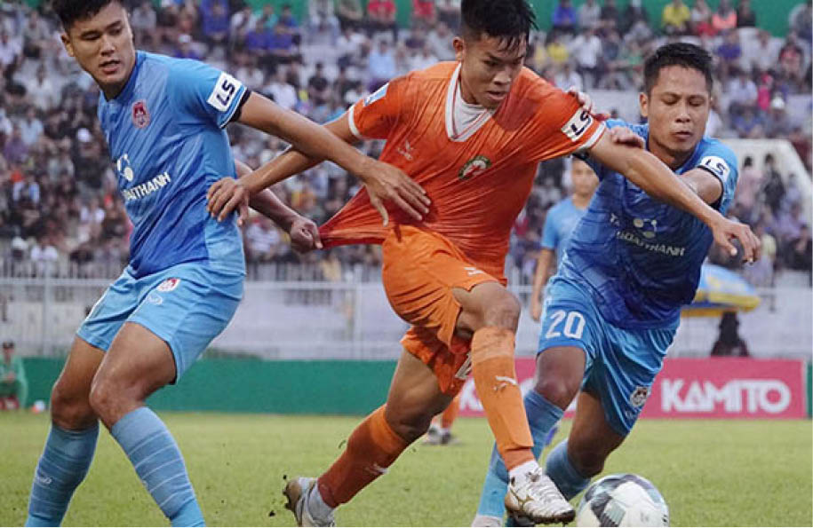 Màu cờ  sắc áo