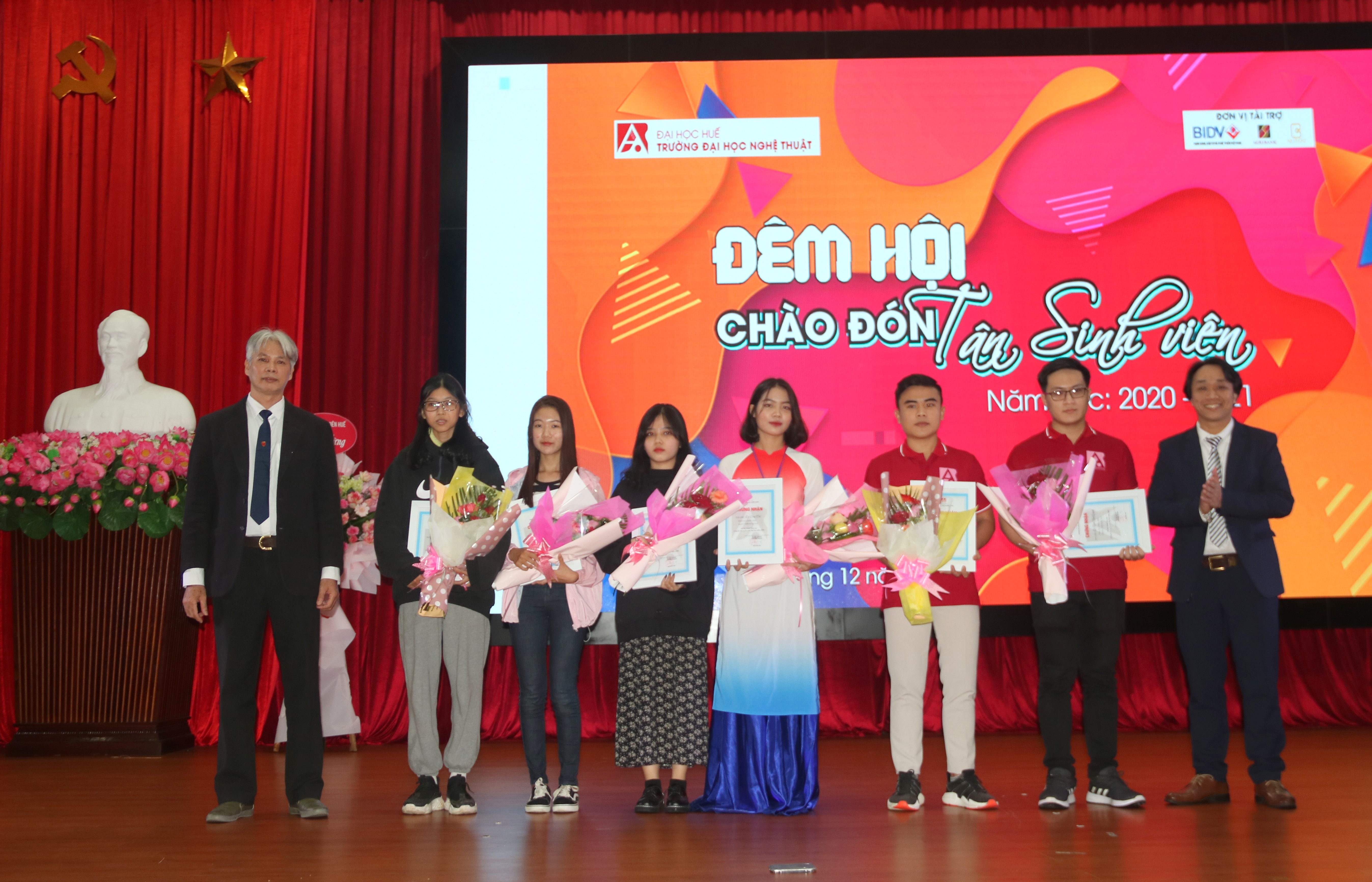 Nhiều hoạt động trong đêm hội chào đón tân sinh viên Trường ĐH Nghệ thuật