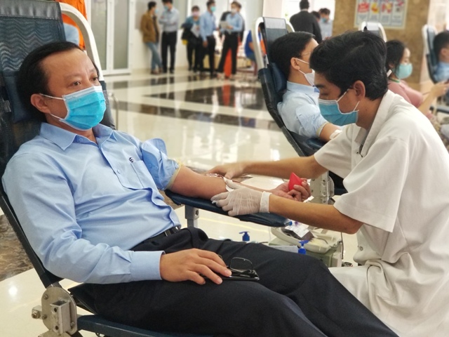 Hiến máu tình nguyện với thông điệp “Vạn trái tim - Một tấm lòng”