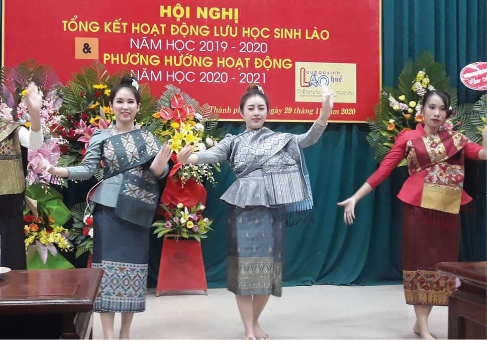 Lao students on the land of the ancient capital