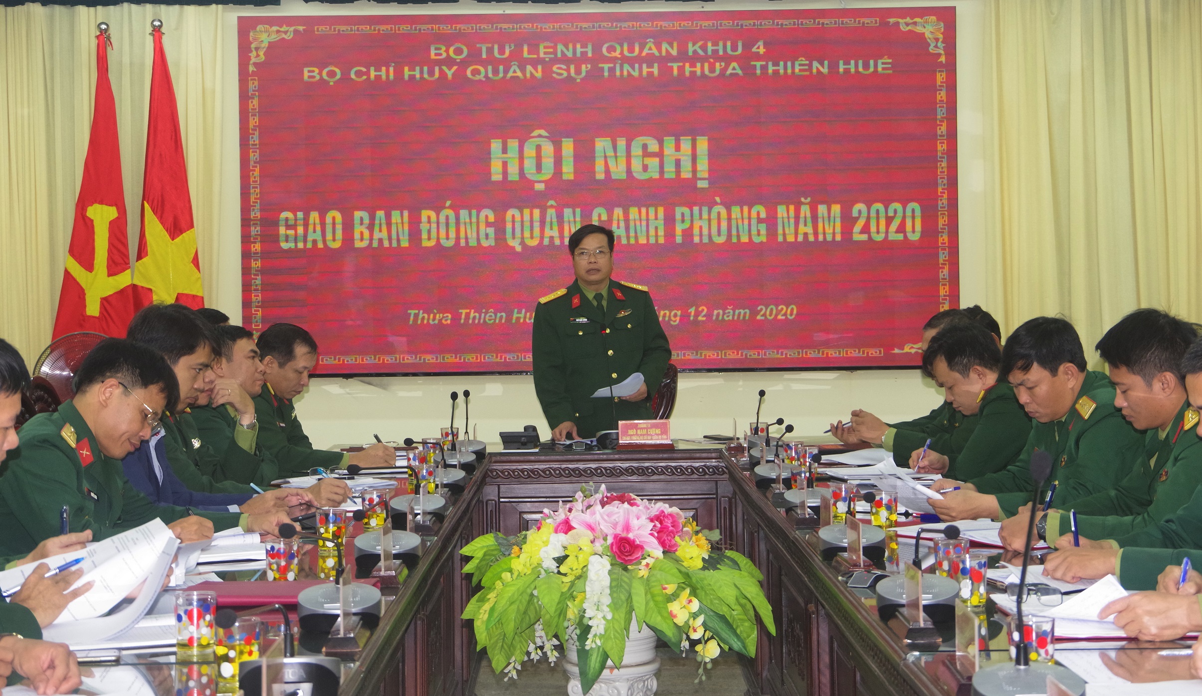 Phối hợp với các lực lượng giữ vững an ninh chính trị, an toàn xã hội