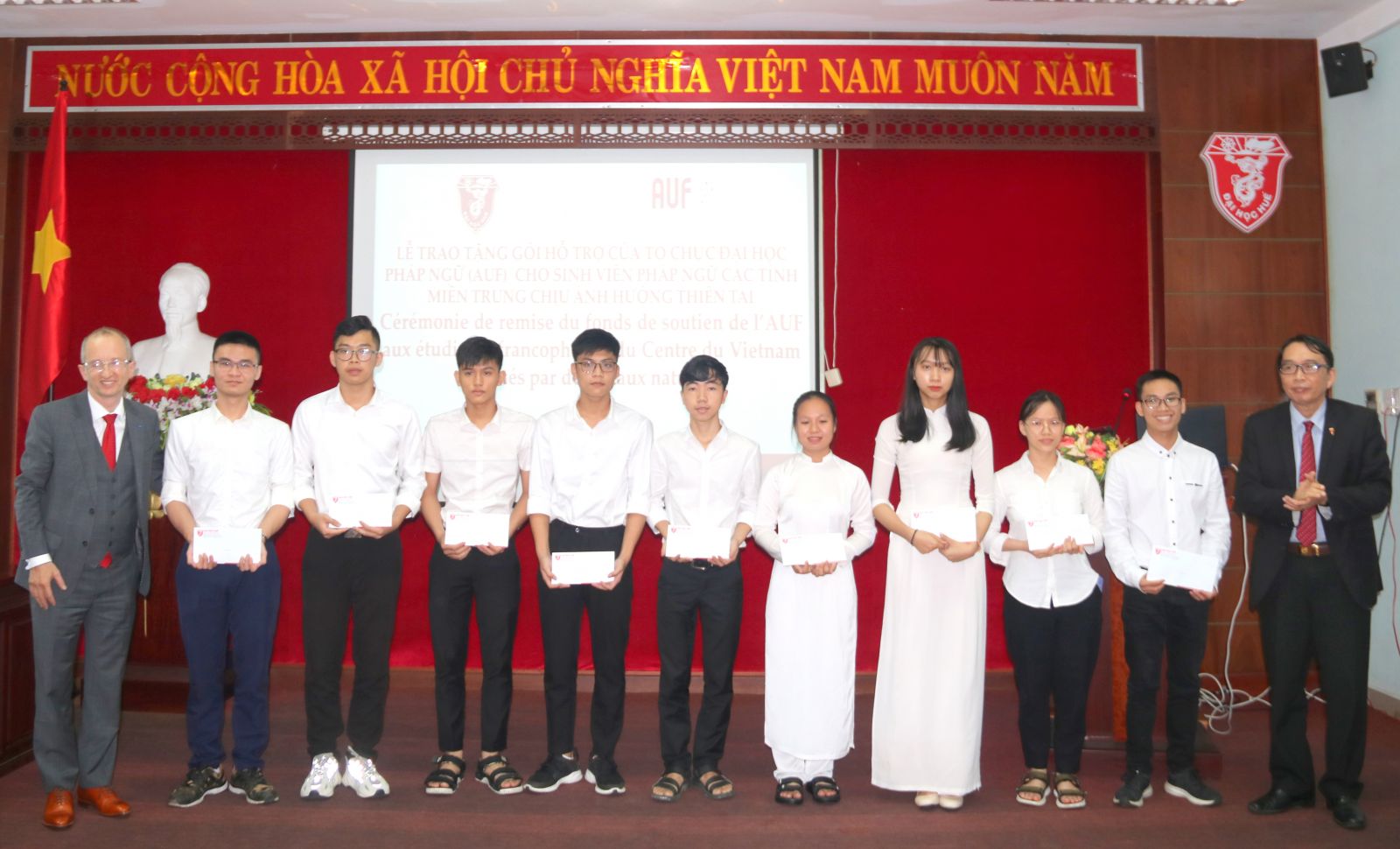 Hue University tightening cooperation with OIF and AUF