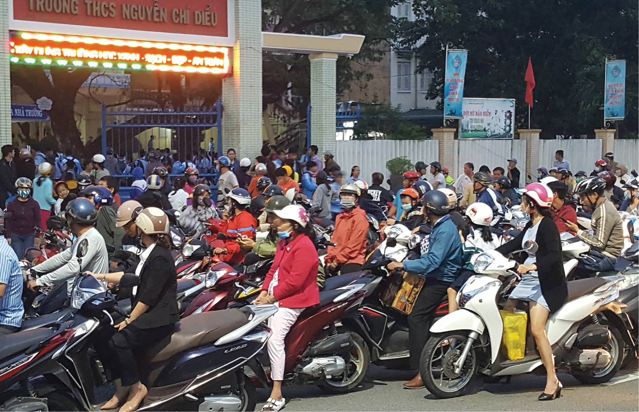 Giải tỏa nạn kẹt xe, ùn tắc giao thông ở TP Huế Cần giải pháp căn cơ