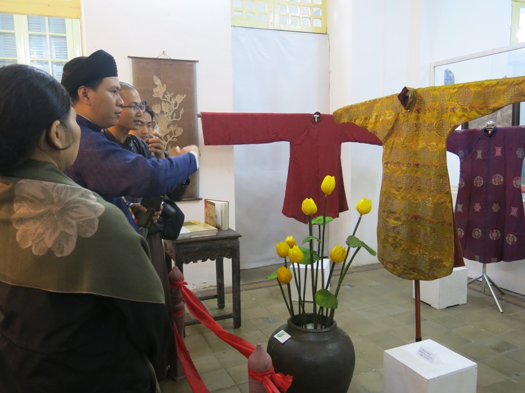 Exhibition and demonstration of Hue Ao Dai sewing profession