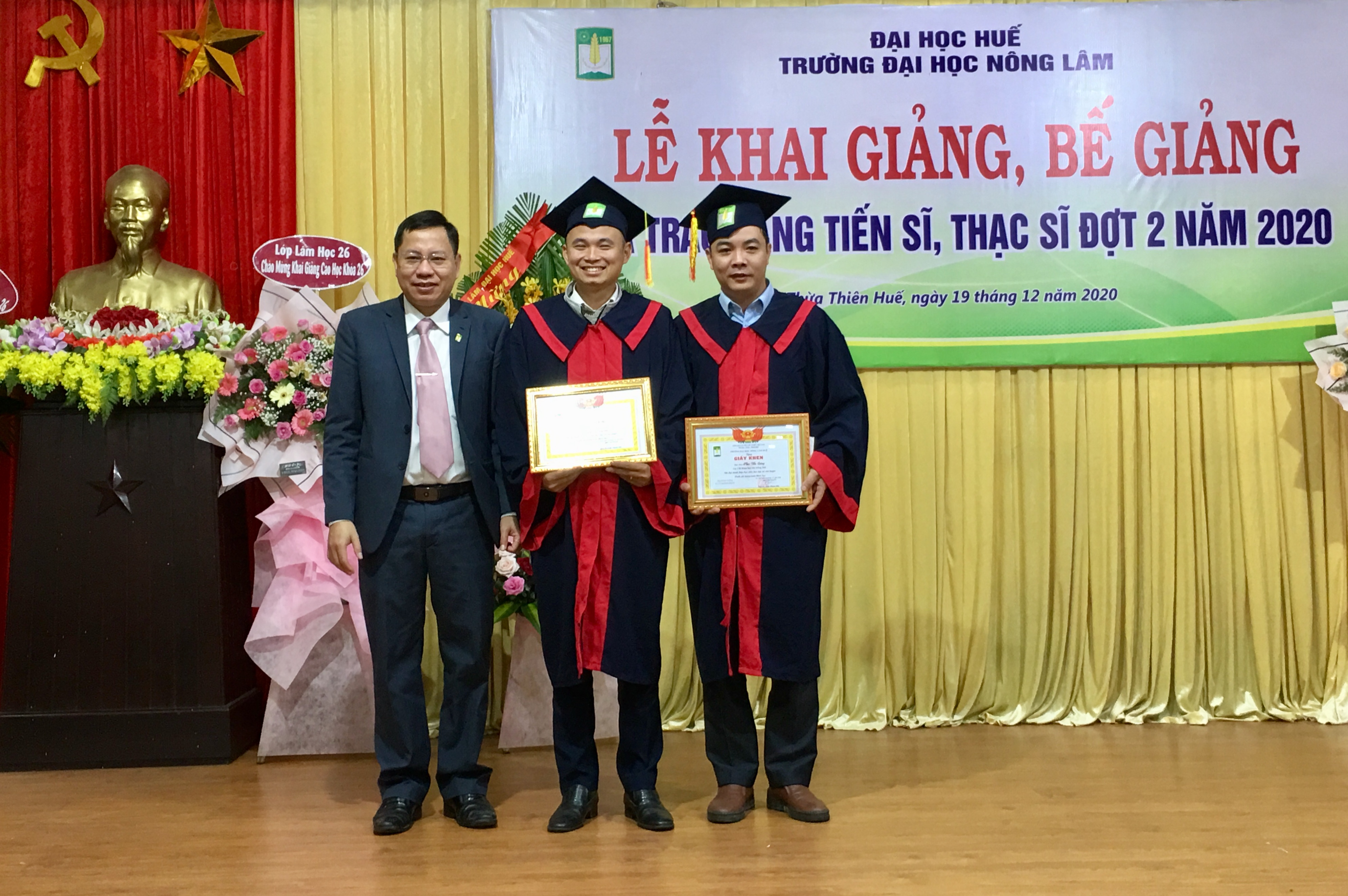 Trường đại học Nông lâm Trao bằng cho 20 tân tiến sĩ, thạc sĩ