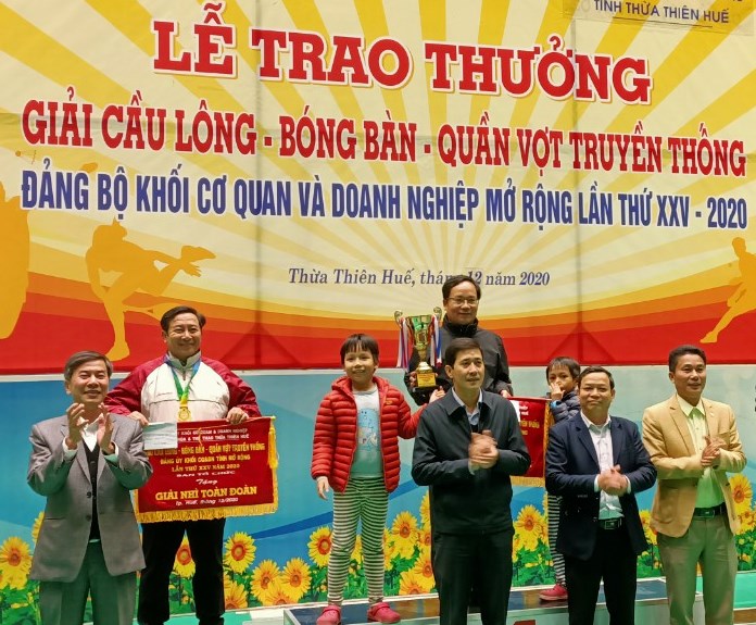 Bước tiến của Sở Y tế tại giải cầu lông – bóng bàn – quần vợt Đảng bộ Khối Cơ quan  Doanh nghiệp tỉnh