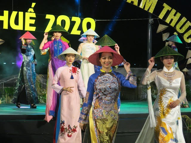 Trình diễn áo dài của các nhà thiết kế Huế