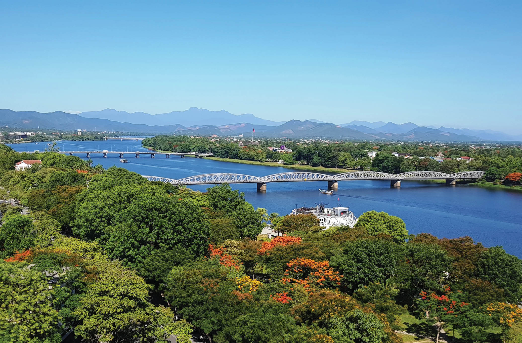 Xây dựng thành phố Huế văn hóa và du lịch thông minh