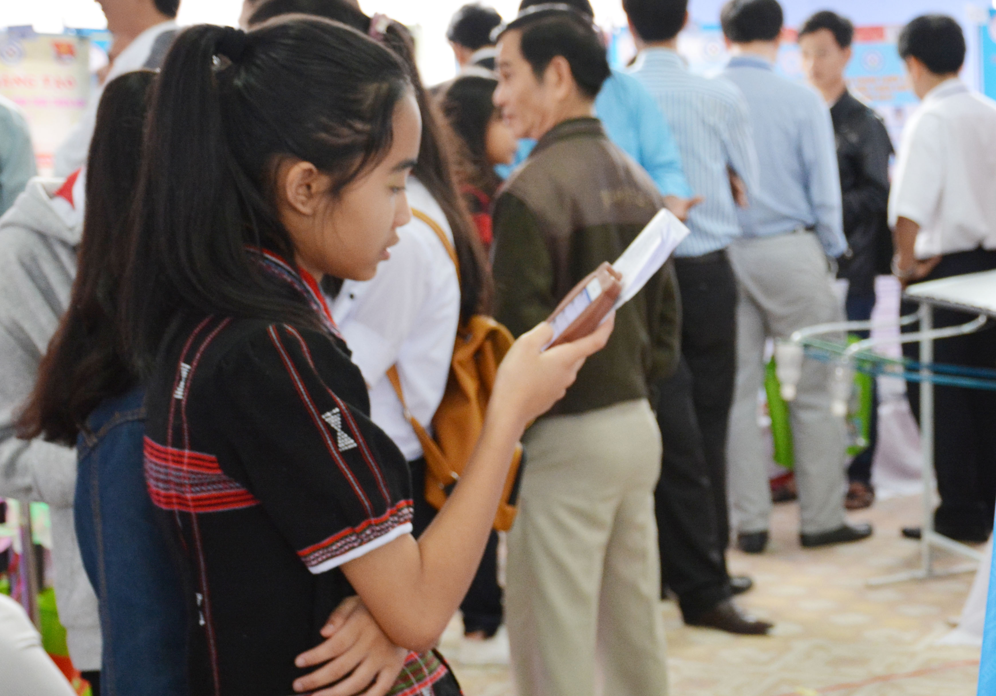 Học sinh sử dụng “điện thoại thông minh” thế nào là thông minh