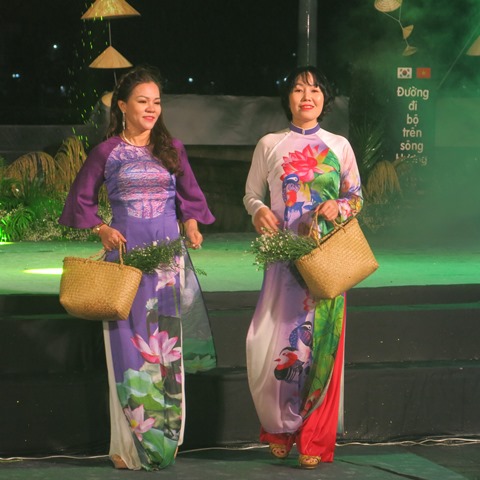 Ao dai show of Hue designers