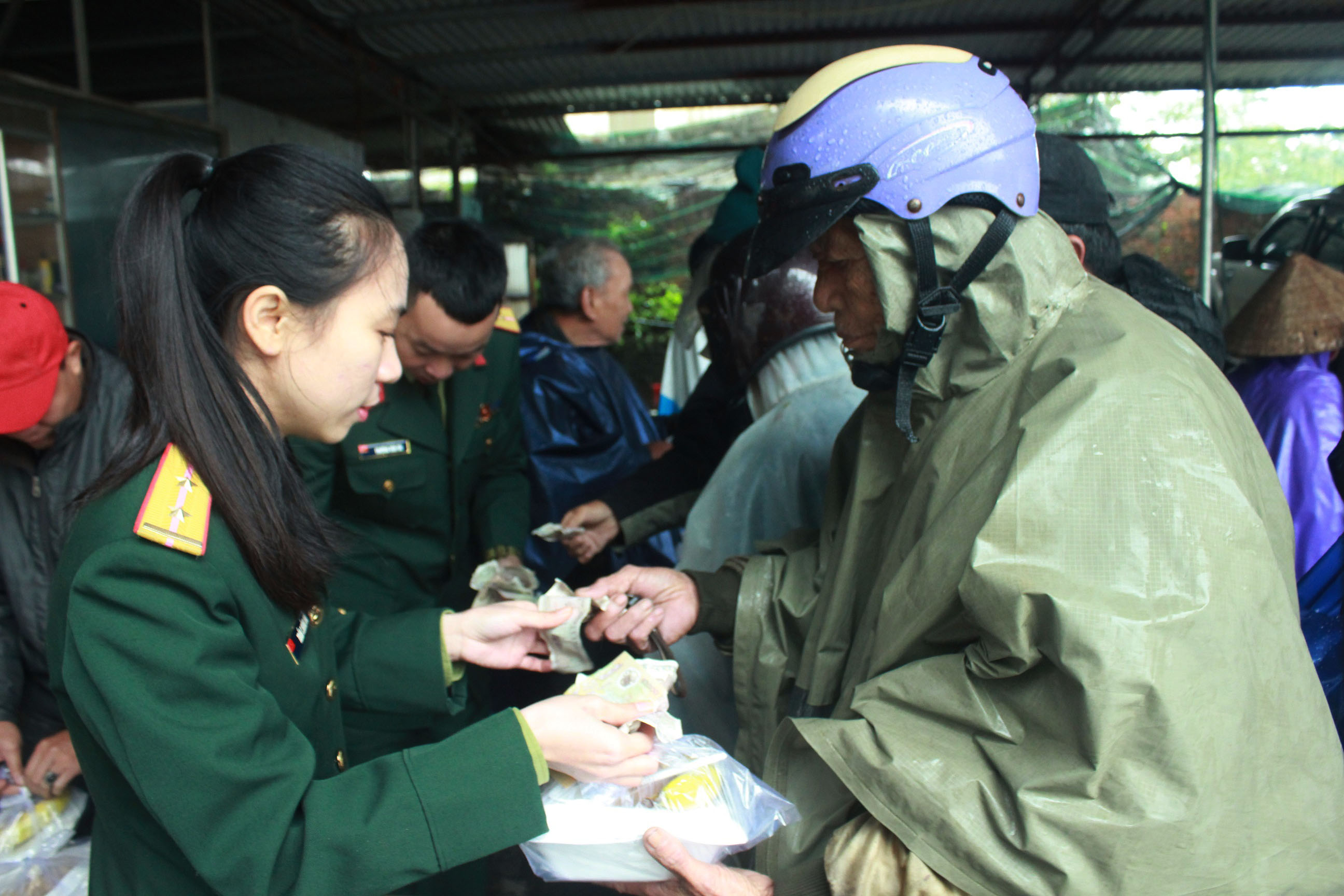 Những suất cơm nghĩa tình quân dân