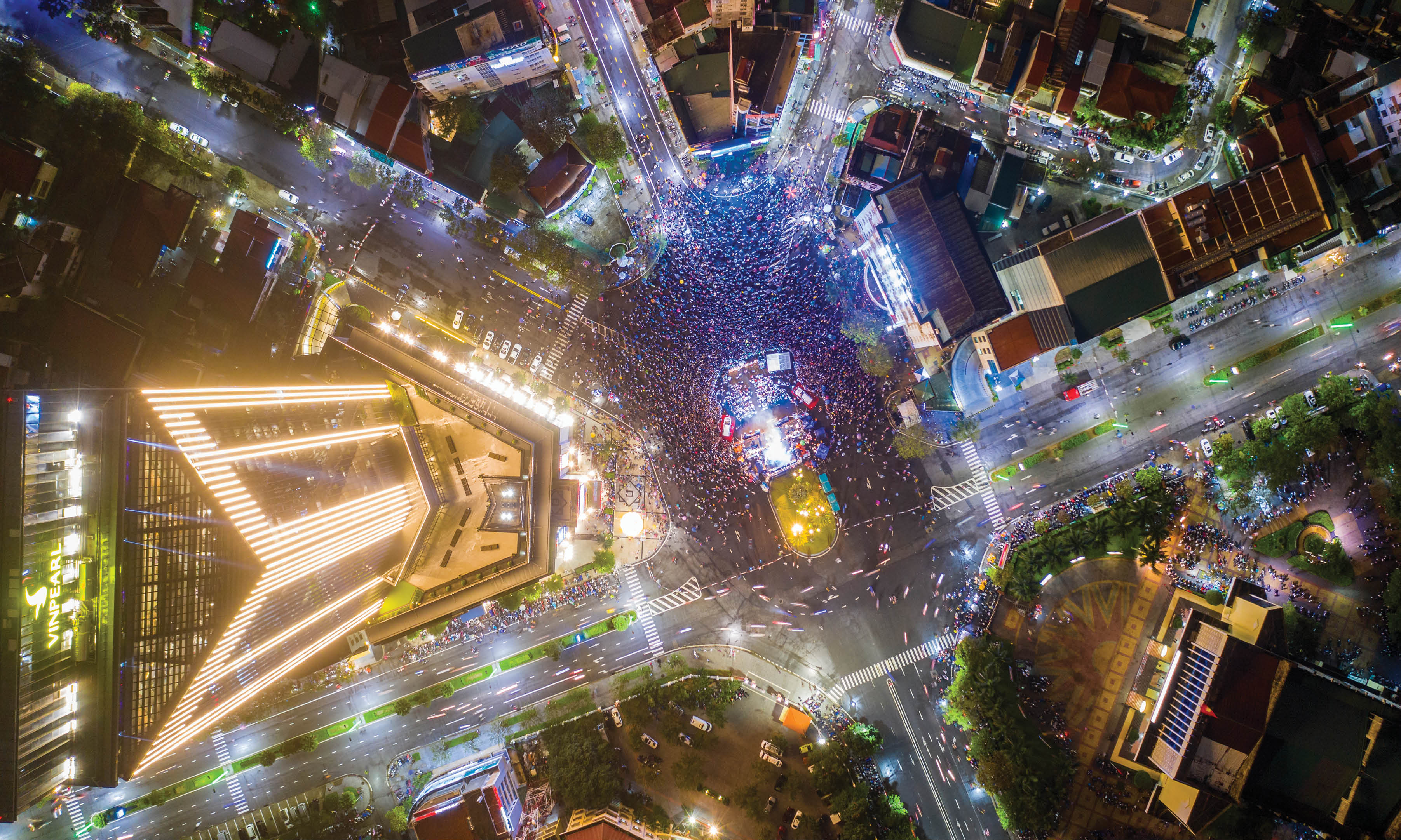 Người trẻ Huế đón năm mới