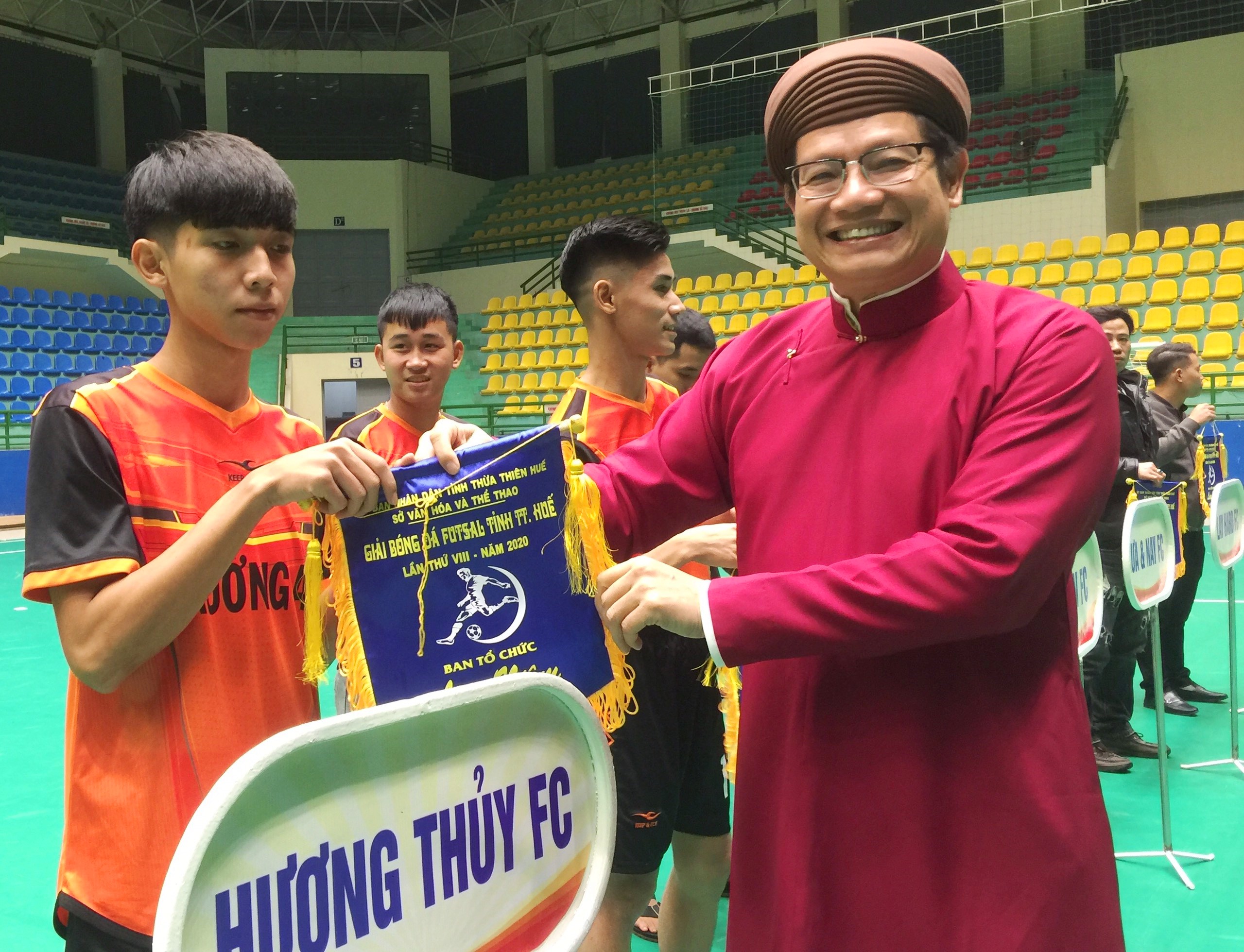 Gần 300 cầu thủ tranh tài Futsal