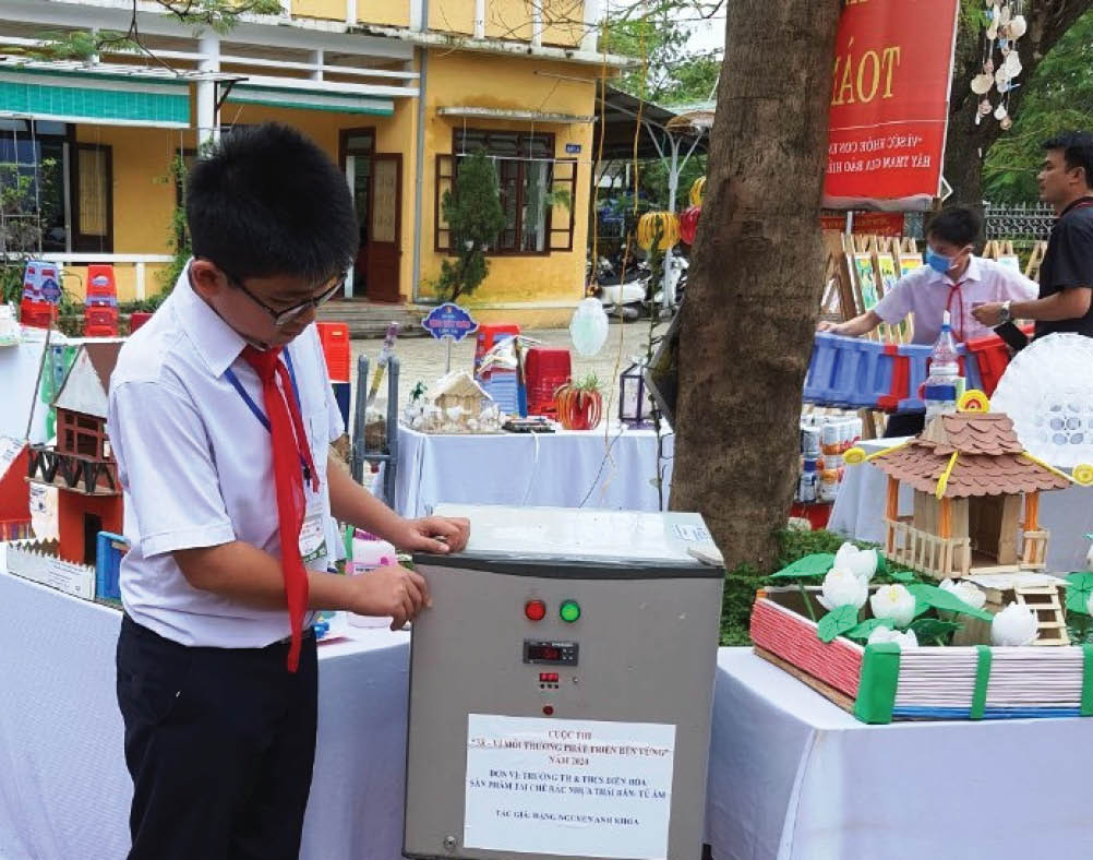 Chiếc “Tủ ấm” của học sinh trường làng