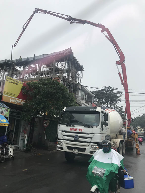 Xe trộn bê tông coi thường người dân