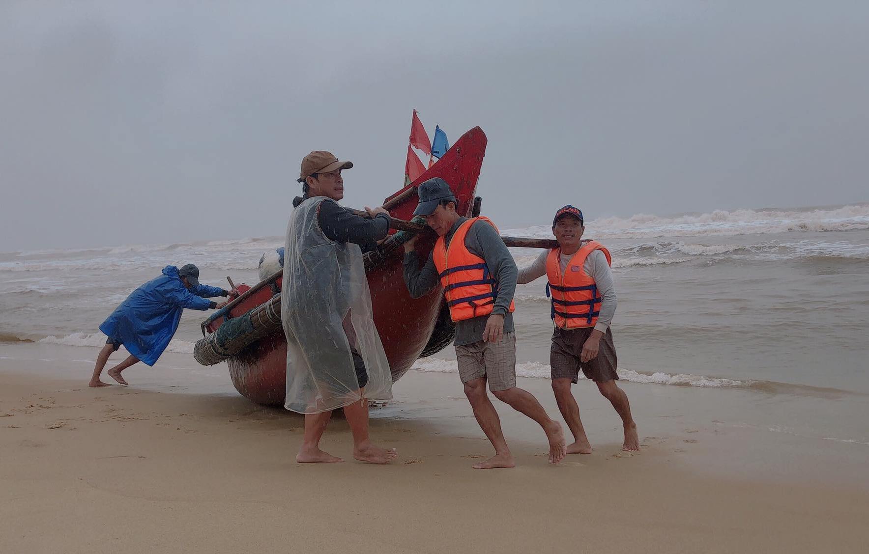 Ra khơi ngày mưa, rét