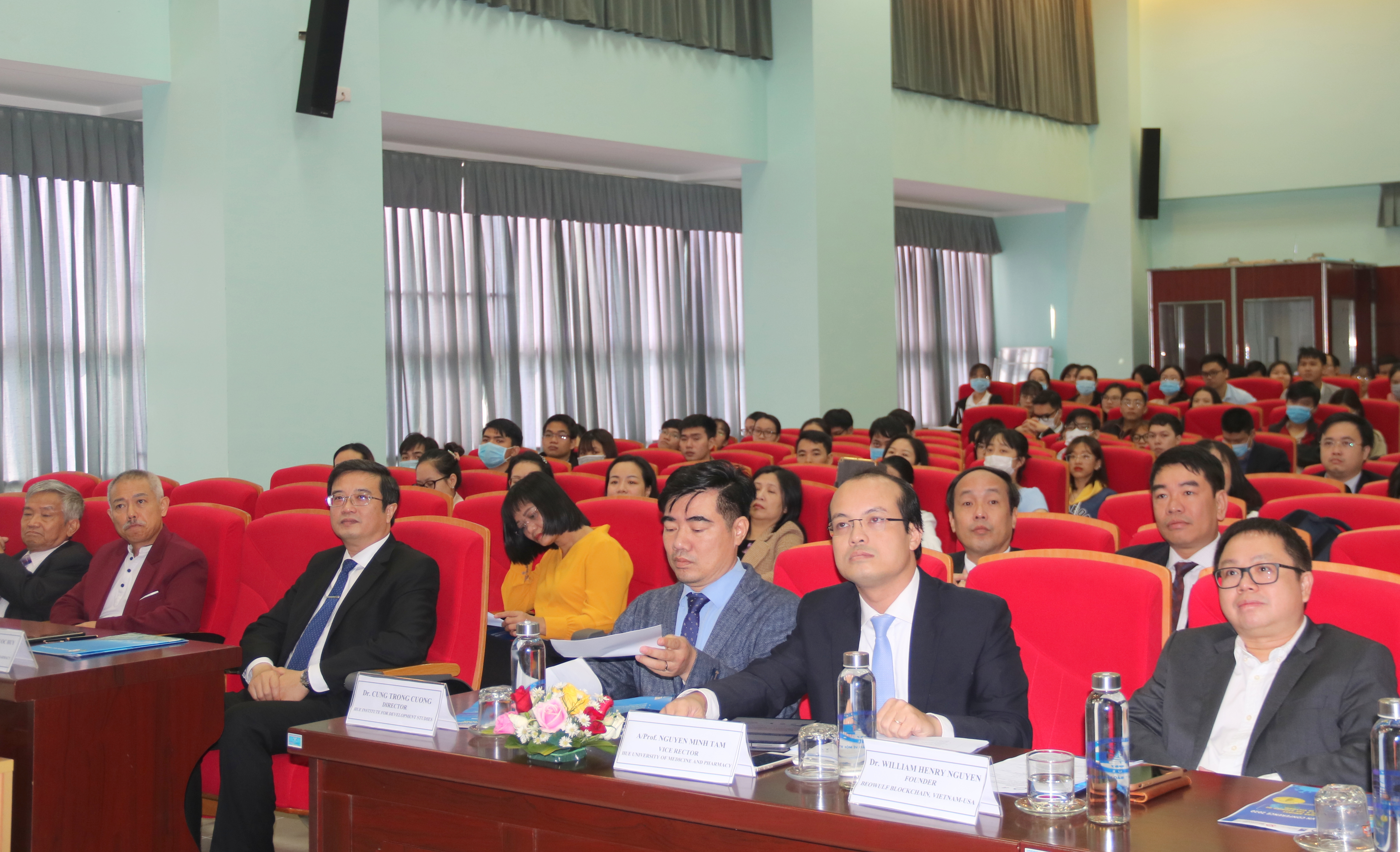 Hội thảo khoa học Transmed-VN về phòng chống dịch COVID-19 được tổ chức trực tiếp và trực tuyến