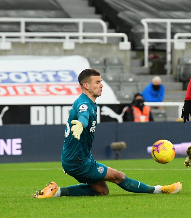 Hàng công vô duyên, Lữ đoàn đỏ bất lực trước Chích chòe