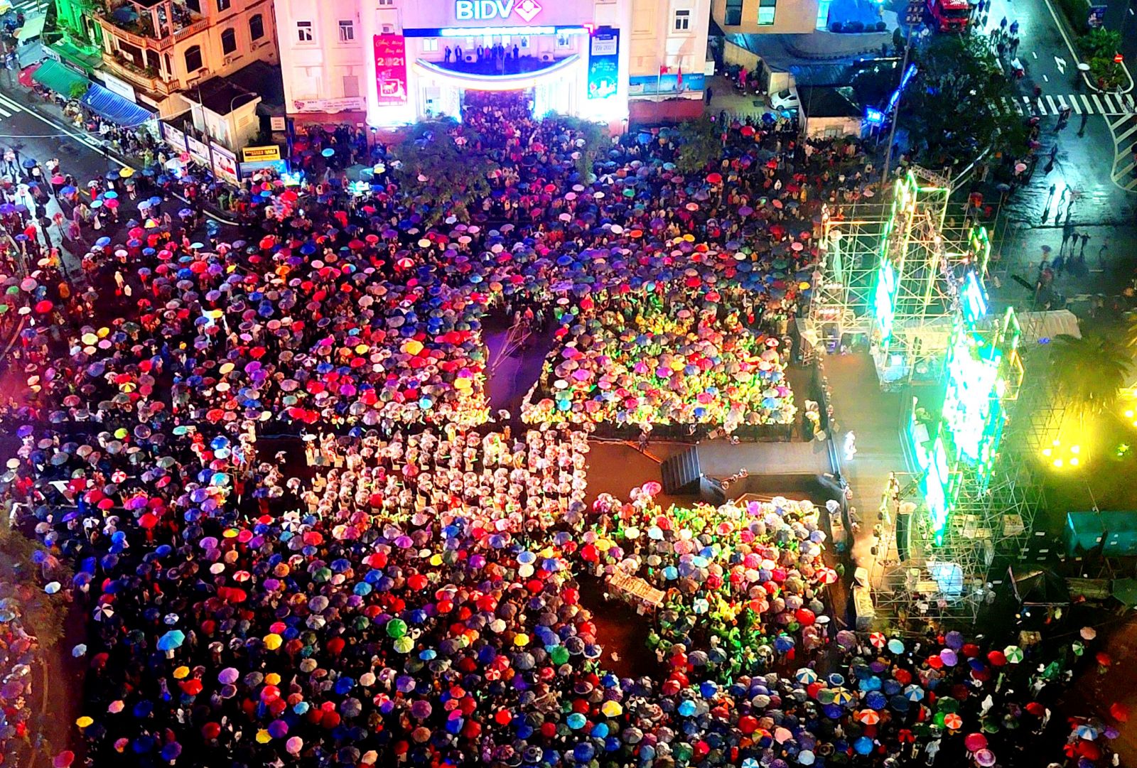 Bustling with Hue Countdown 2021