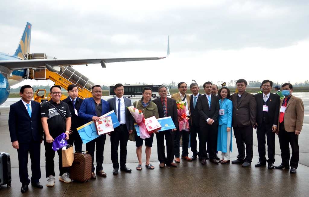 Chào đón những vị khách đầu tiên đến Huế năm 2021 bằng đường hàng không