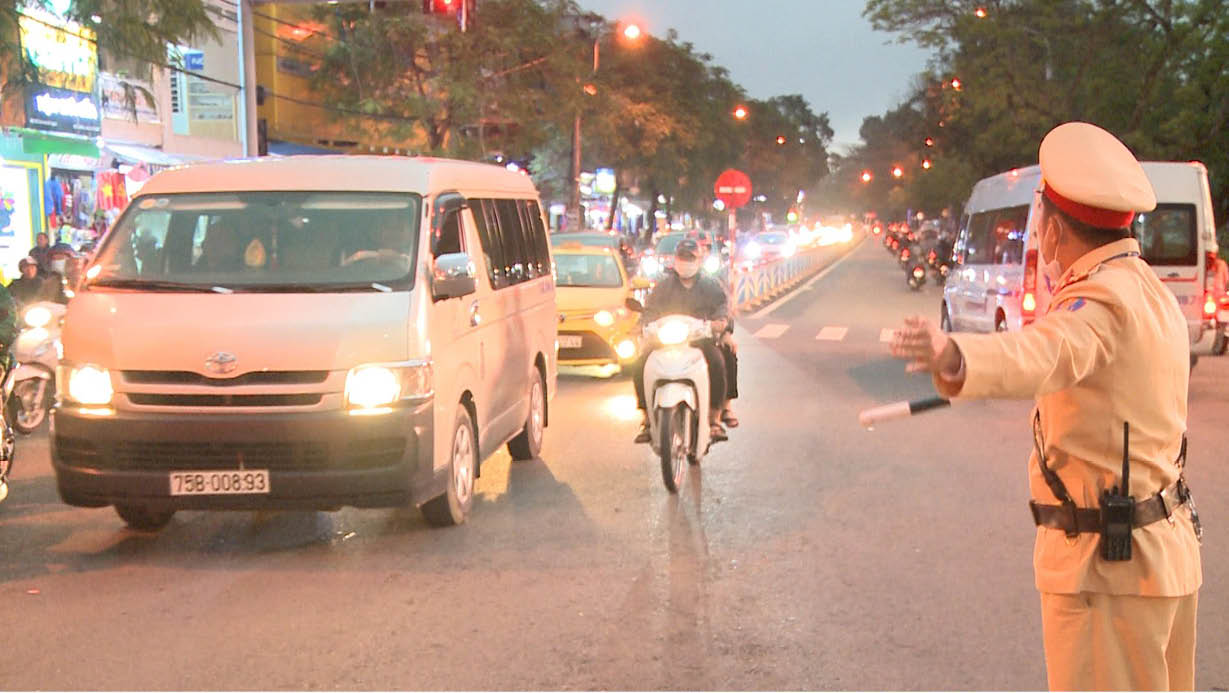 Tuân thủ luật, giảm ùn tắc giao thông