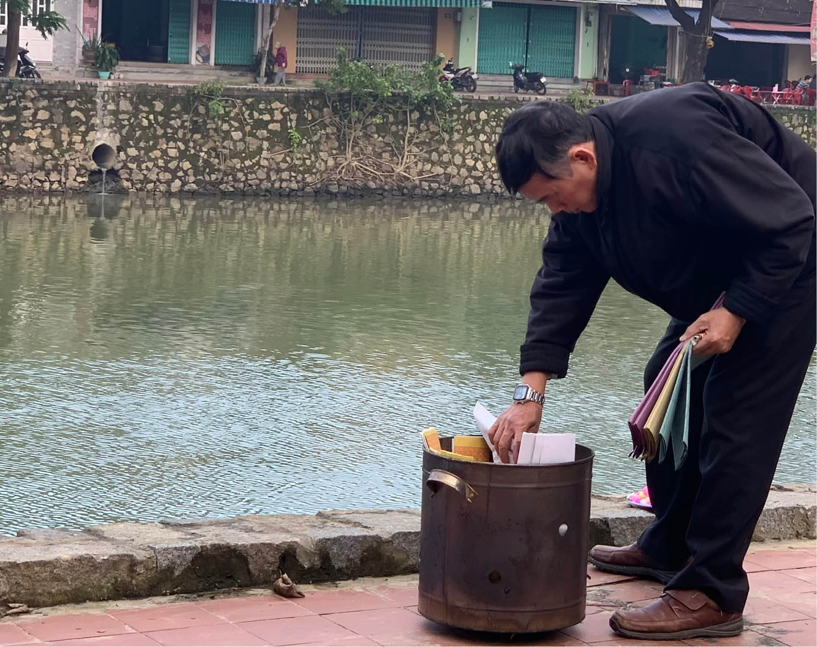 Văn minh trong đốt, rải vàng mã