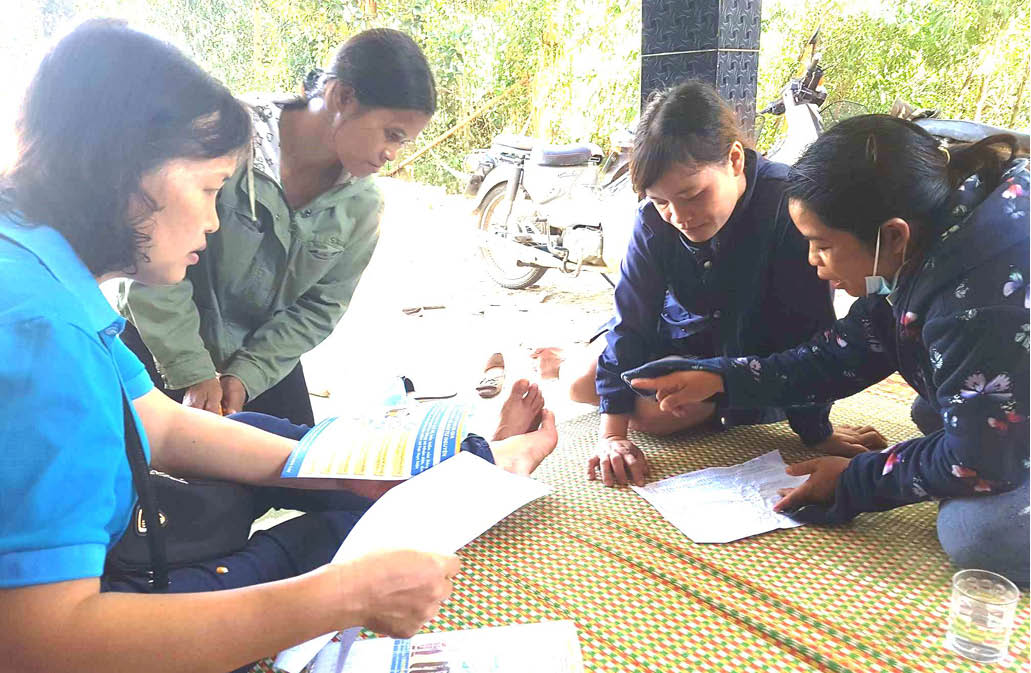 Đồng bào dân tộc sẽ mua thẻ bảo hiểm y tế theo hộ gia đình