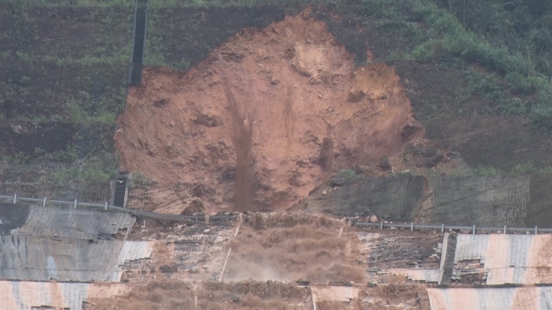 Động đất là tác nhân gây xuất lộ nước ở Thủy điện A Lưới