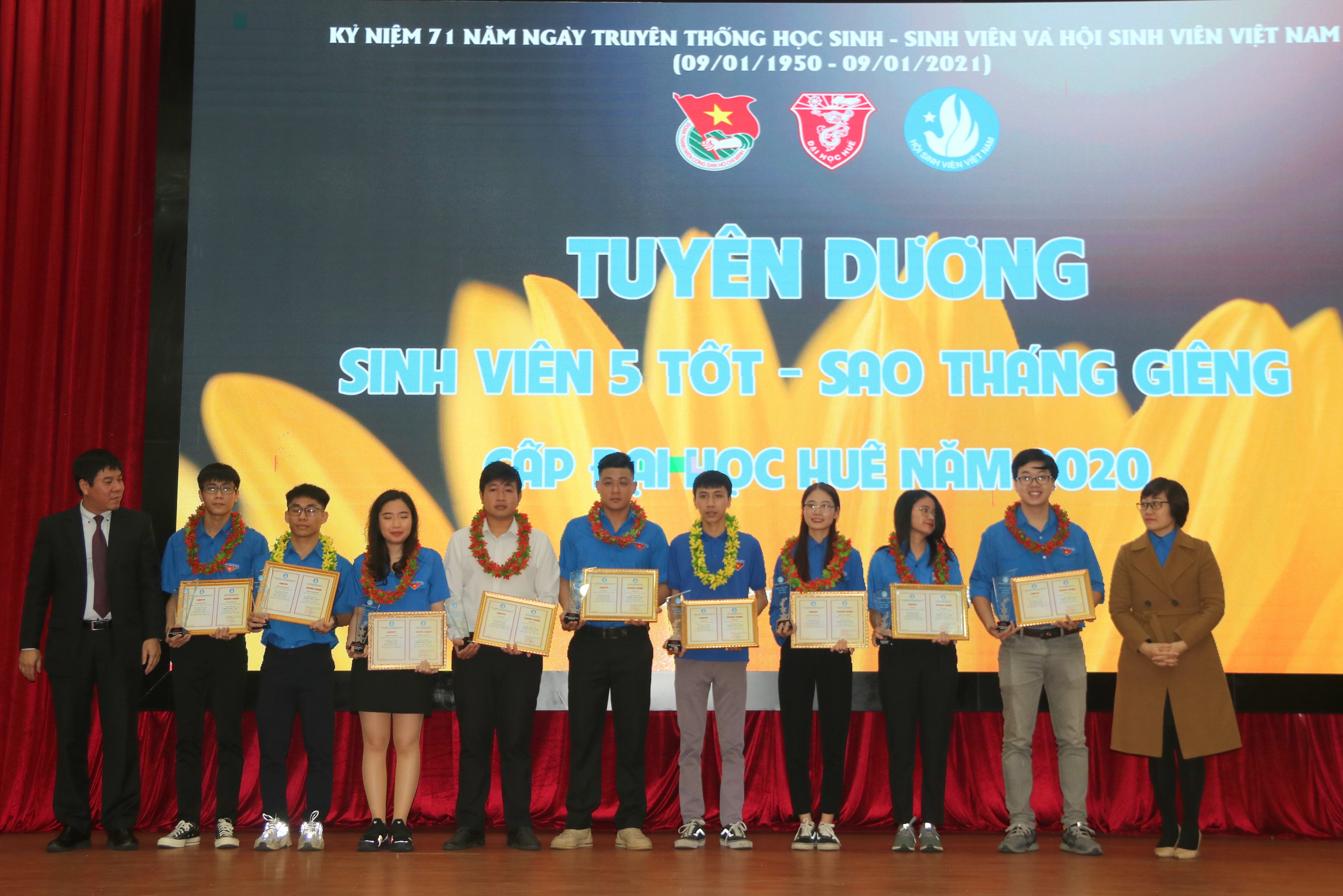 Nhiều sinh viên được tuyên dương Sao Tháng Giêng và nhận học bổng