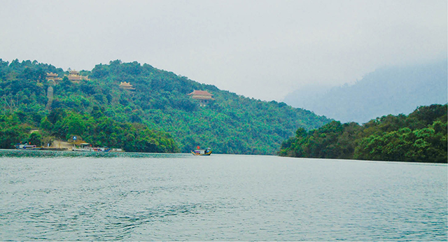 Going along Truoi River to visit Truc Lam Monastery