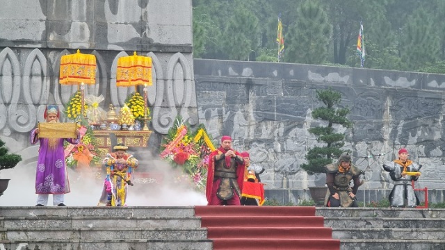 Dâng hương kỷ niệm 232 năm Nguyễn Huệ lên ngôi Hoàng đế