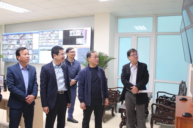 Trao đổi kinh nghiệm về xây dựng chính quyền điện tử, đô thị thông minh với thành phố Vinh