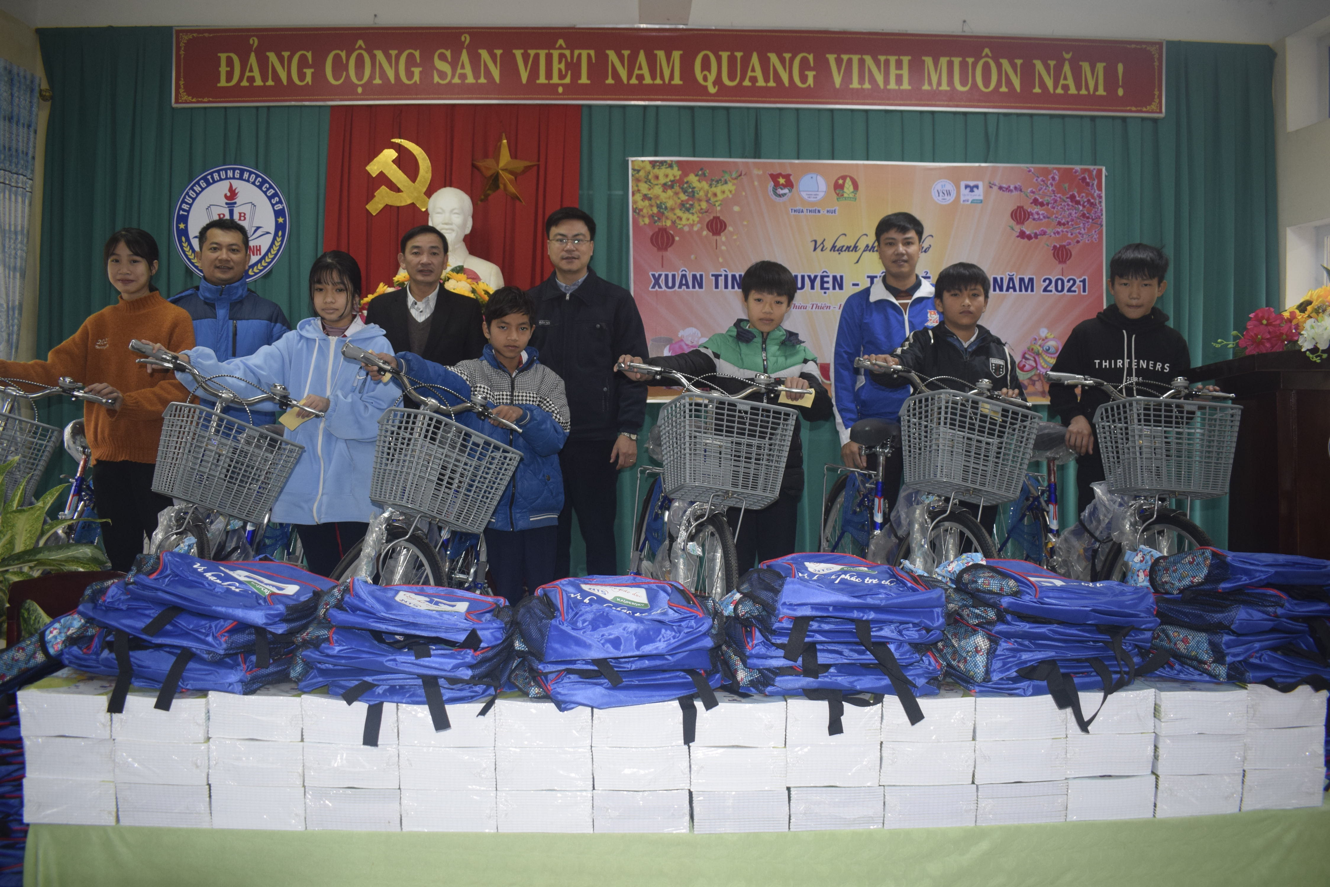 “Xuân tình nguyện - Vì hạnh phúc trẻ thơ” ở Phong Điền