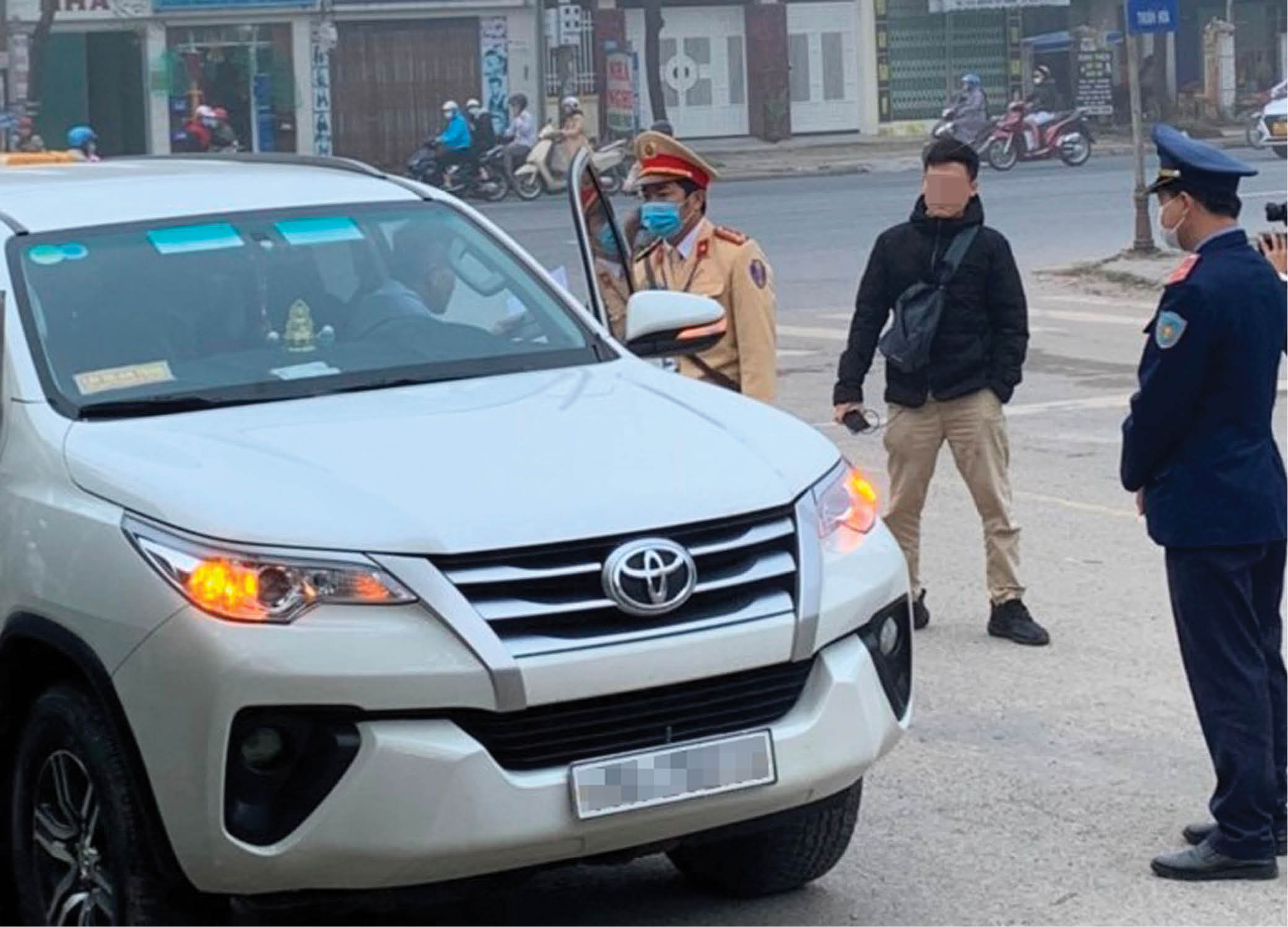 Xe trá hình, “xe ké” Quản lý chưa theo kịp thực tiễn