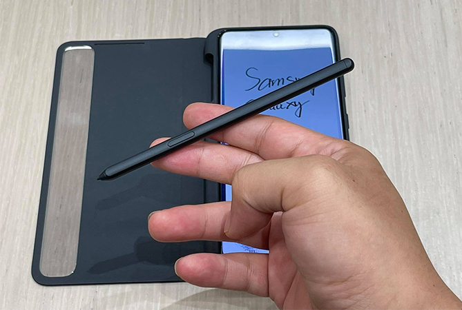 Galaxy S21 Ultra cần ốp lưng để gắn S Pen