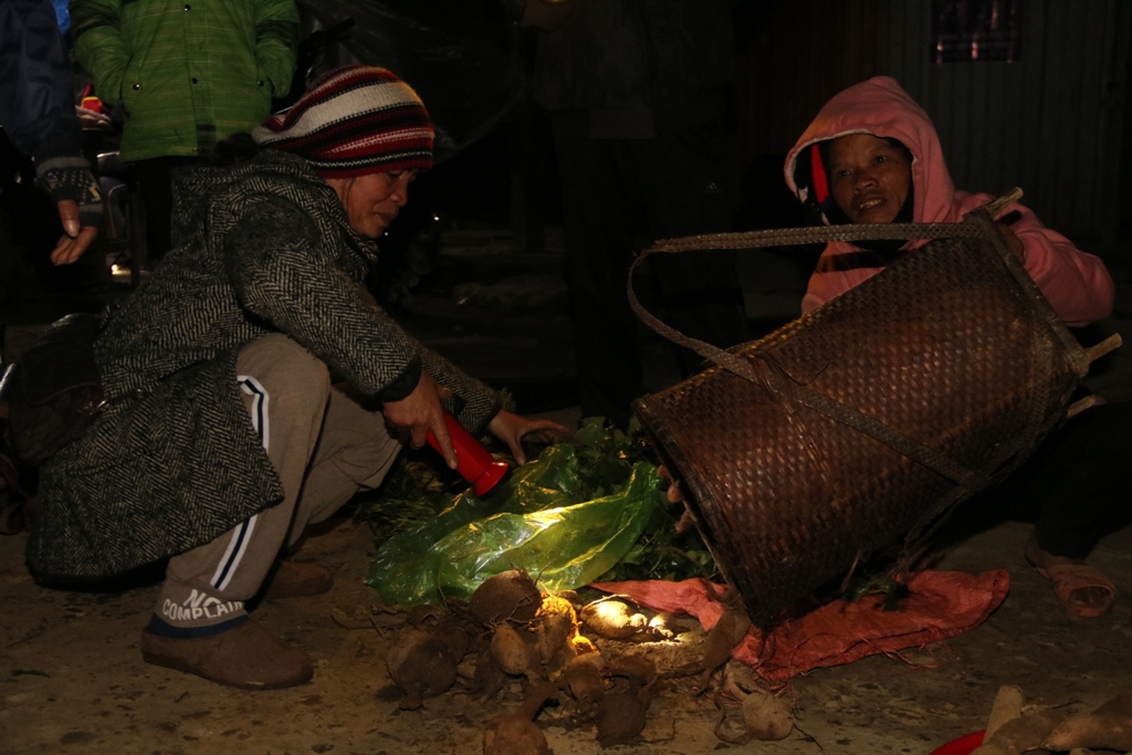 Chợ sớm vùng cao ngày rét