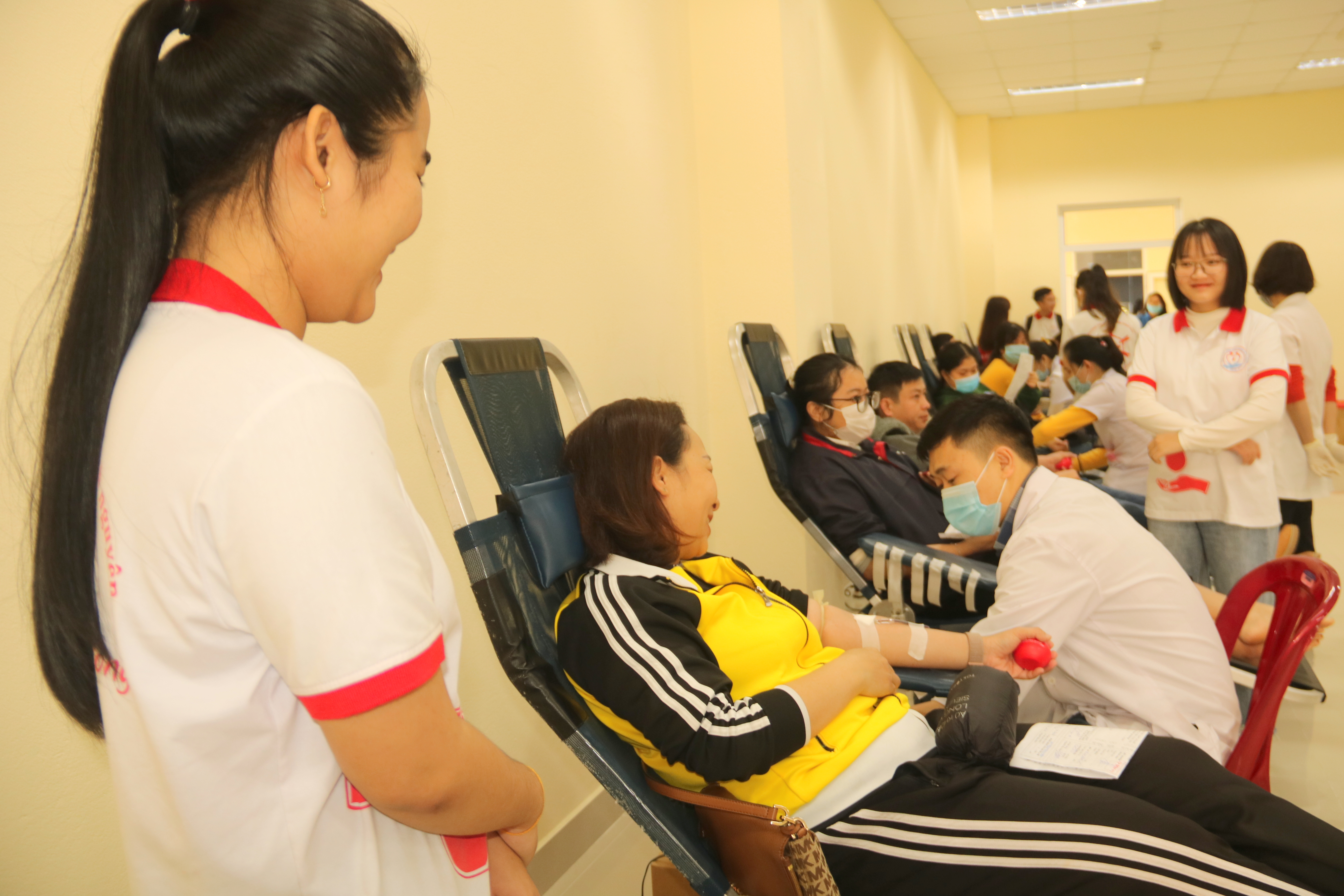 500 sinh viên tham gia lễ hội Xuân hồng - Chủ nhật đỏ năm 2021