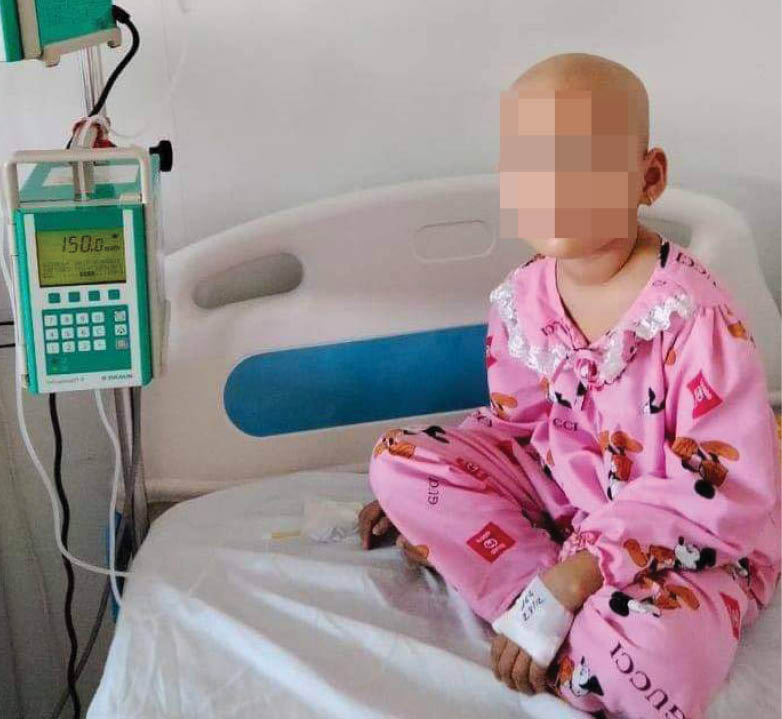 Bé 5 tuổi bệnh nặng, nhà nghèo cần hỗ trợ để tiếp tục điều trị