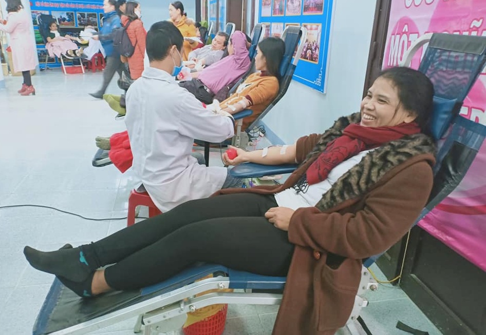 Tiếp nhận gần 300 đơn vị máu từ cán bộ, người dân A Lưới