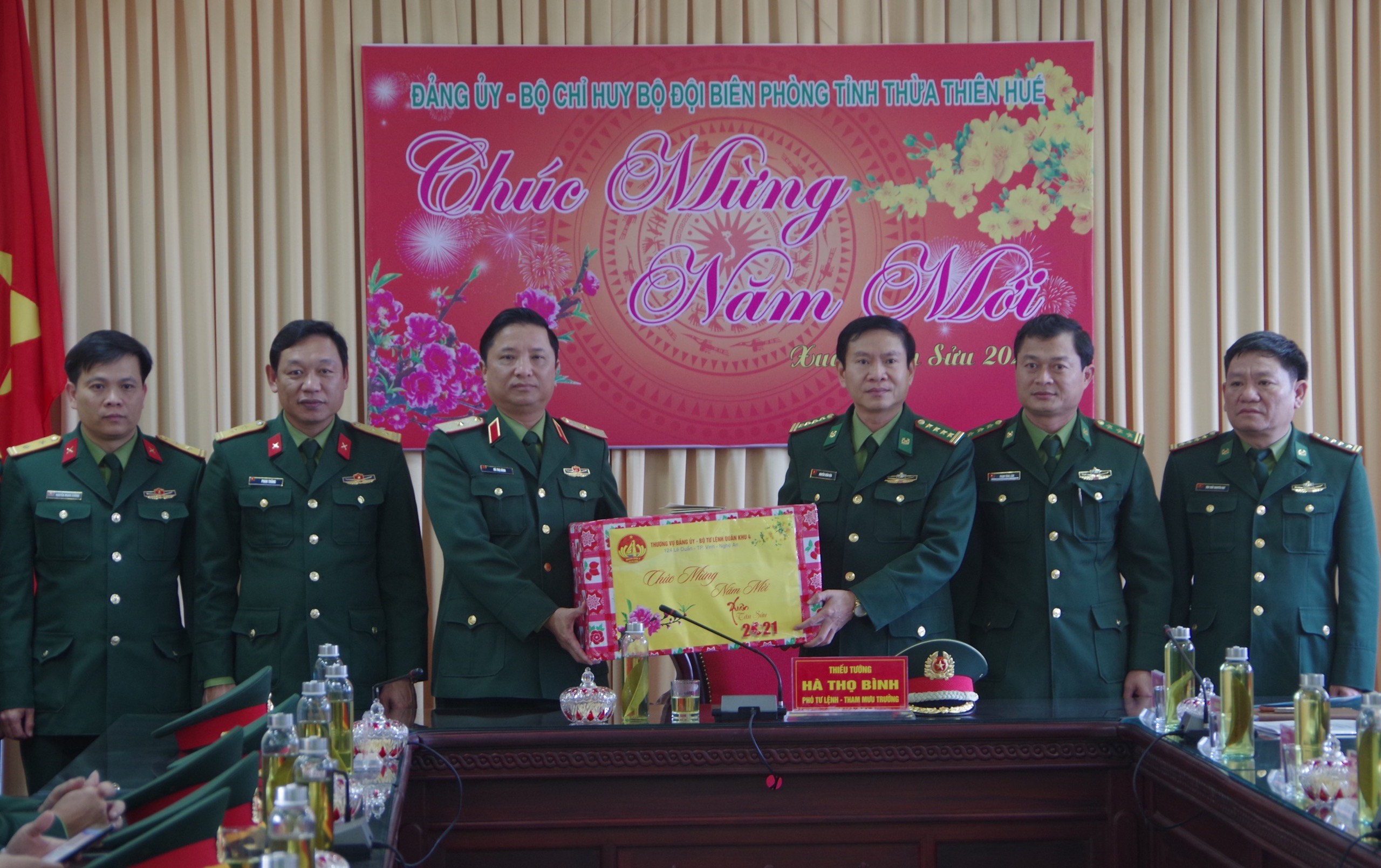 Bộ Tư lệnh Quân khu 4 thăm, chúc tết các đơn vị