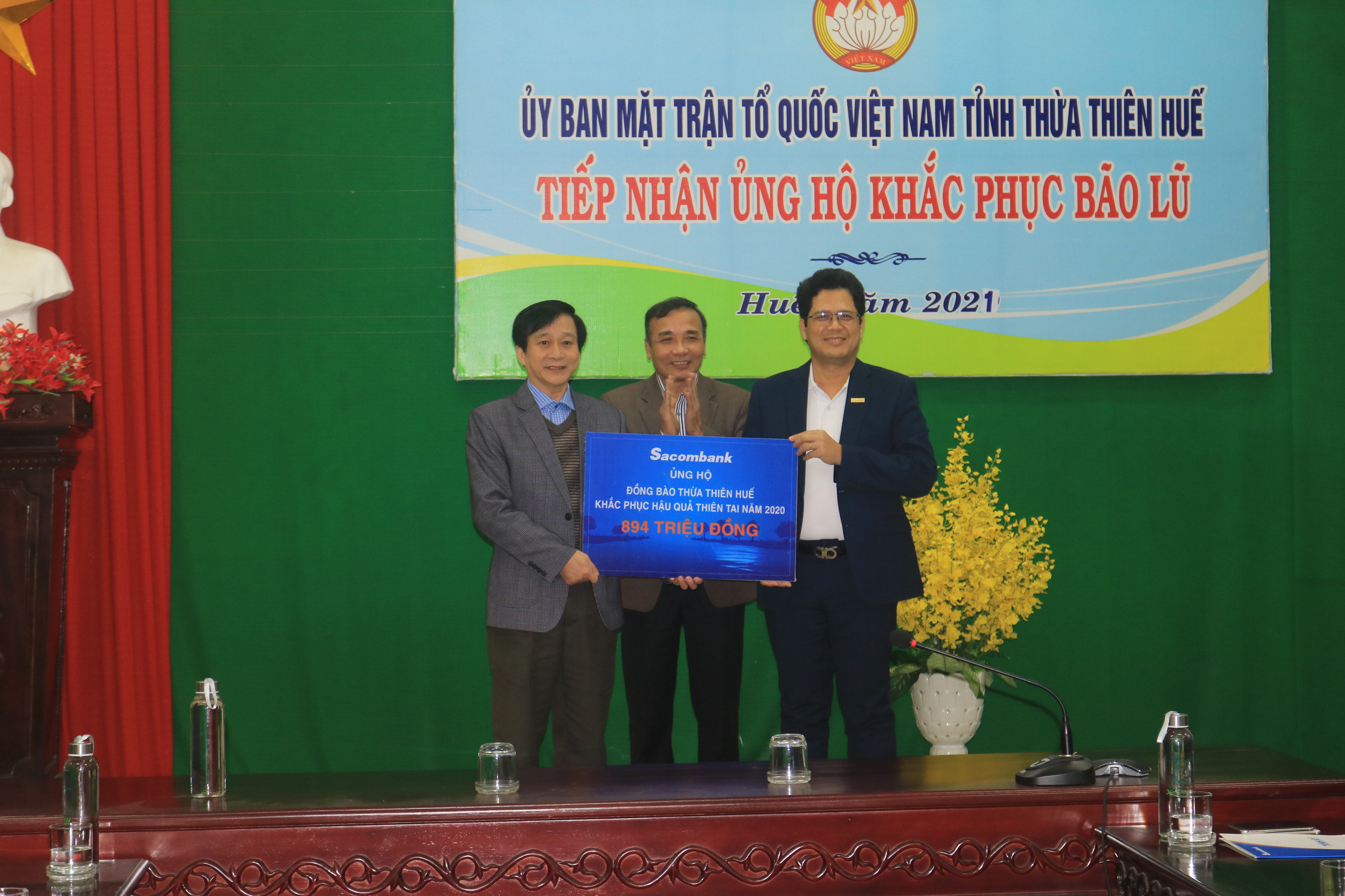 Sacombank trao 894 triệu đồng sửa chữa 4 trường học