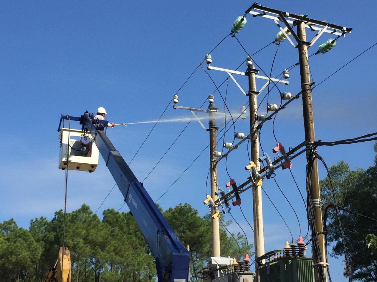 Đảm bảo cấp điện an toàn, ổn định phục vụ Đại hội Đảng và Tết Nguyên đán Tân Sửu