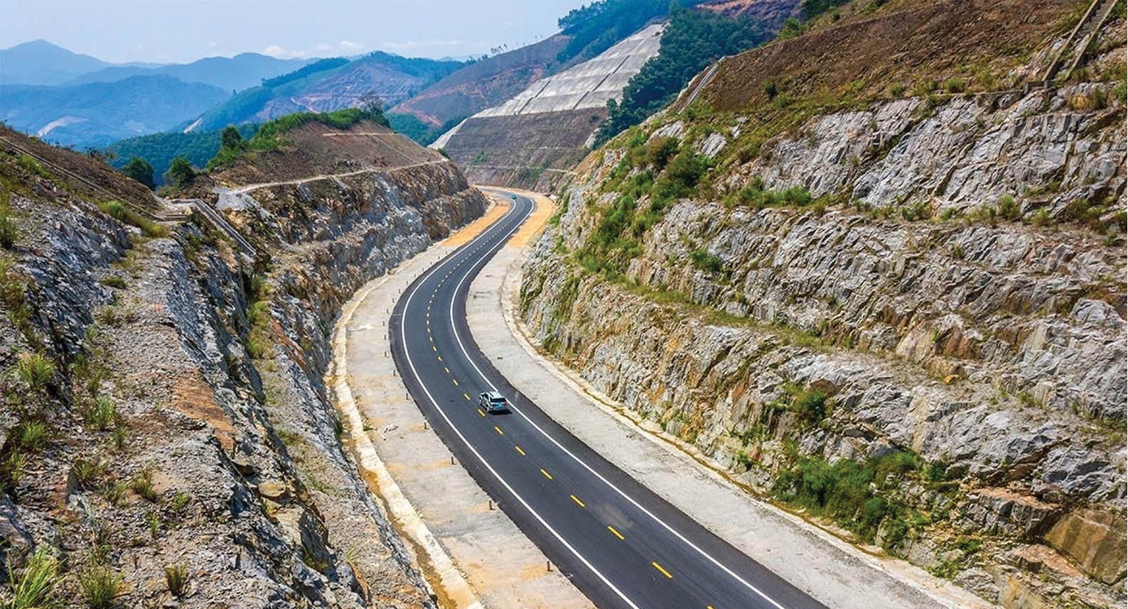 Đột phá về giao thông, thúc đẩy tăng trưởng bền vững