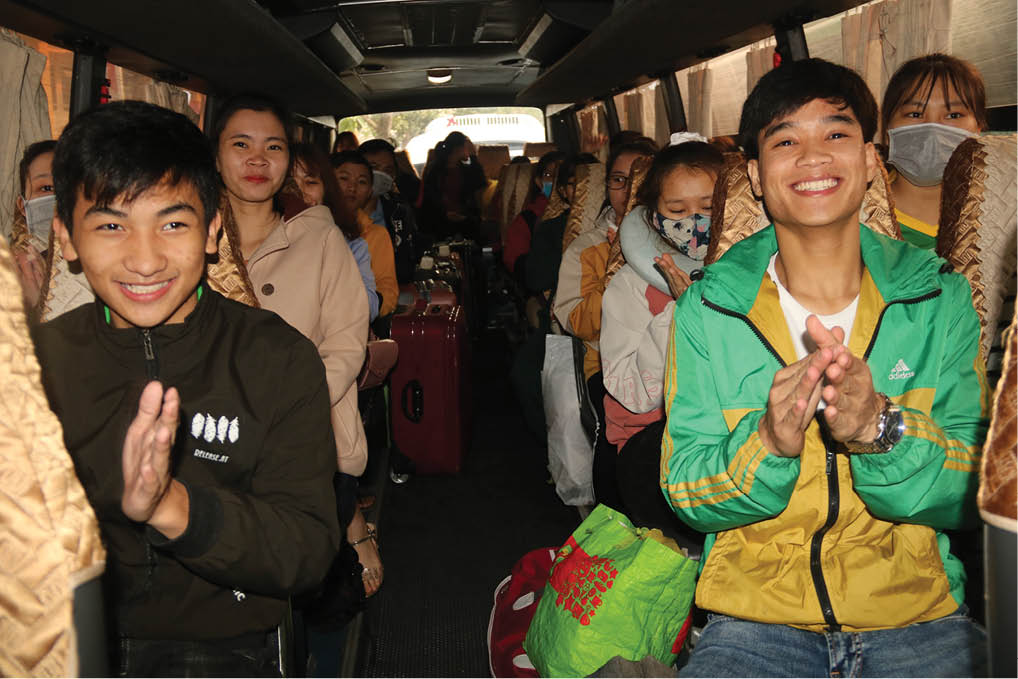 Lo tết cho sinh viên khó khăn