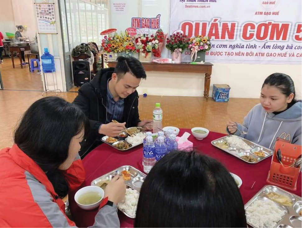 Dĩa cơm nghĩa tình