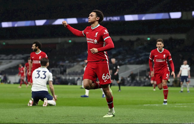 Hạ đẹp Gà trống, The Kop trở lại Top 4