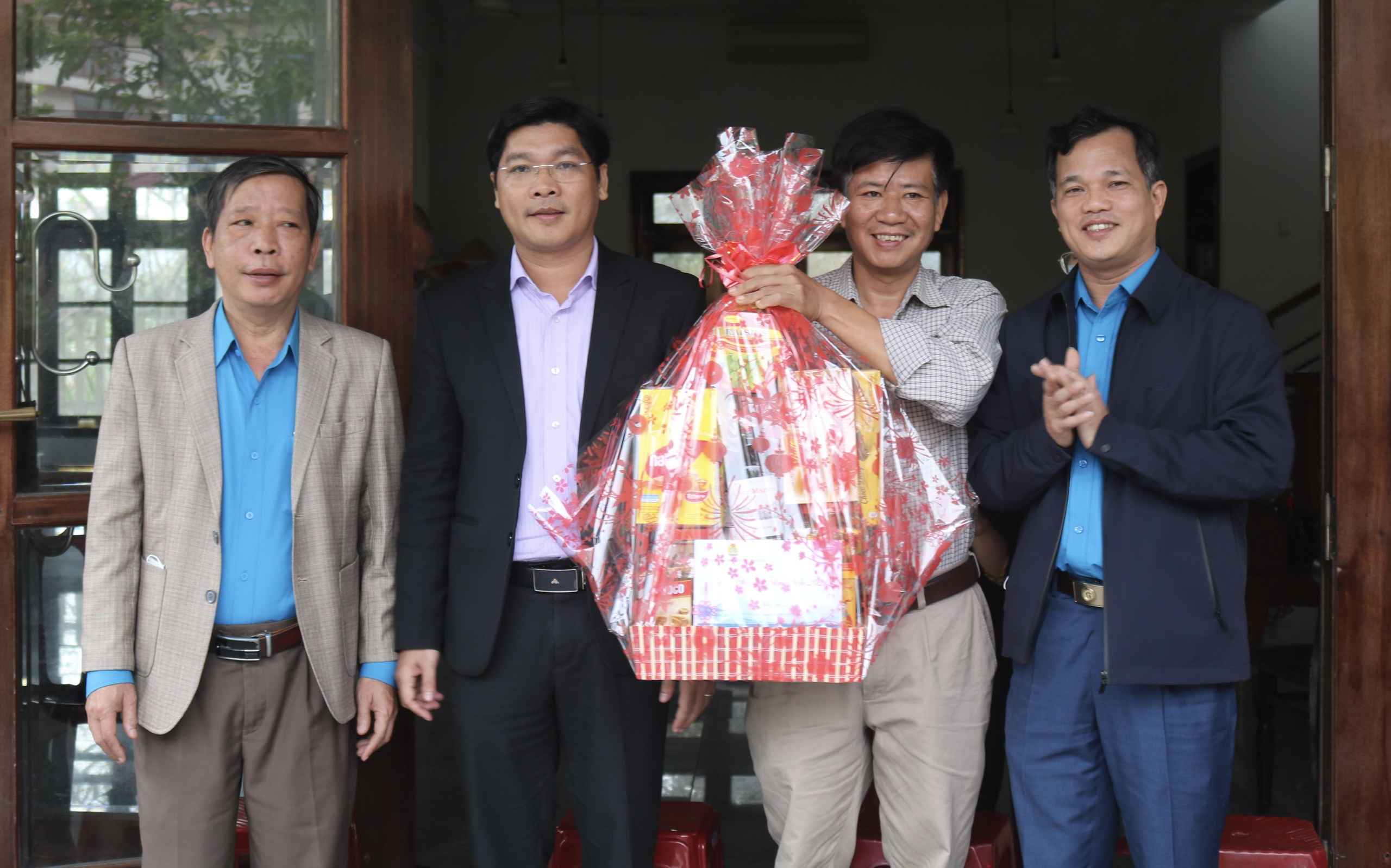 Nhiều hoạt động chăm lo tết cho người lao động, người nghèo, sinh viên