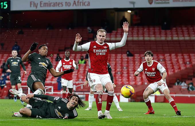 Bị Pháo thủ cầm hòa, Quỷ đỏ thất thế trước Man xanh