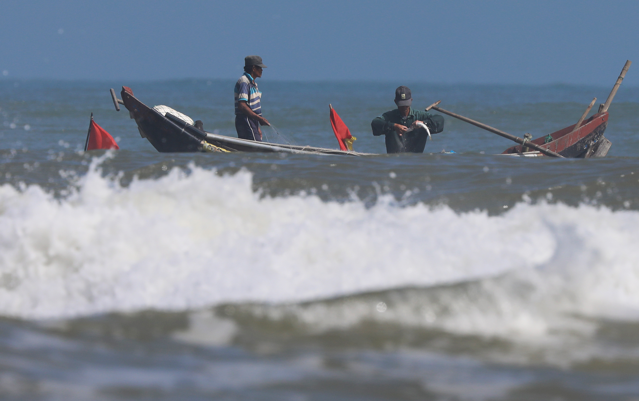 Đánh bắt gần bờ sau ngày biển động Tiềm ẩn nhiều rủi ro